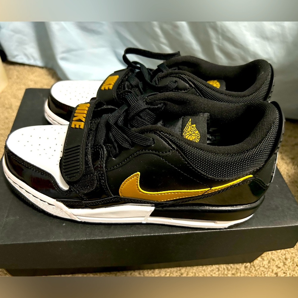Nike Kids Black and Gold Sneakers